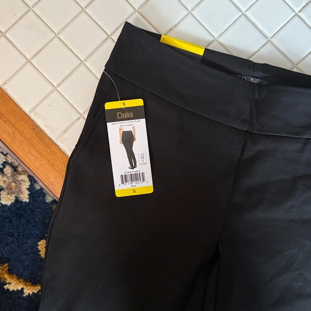Dalia Women's‎ Black Mid rise Pants with built in tummy control. NWT.